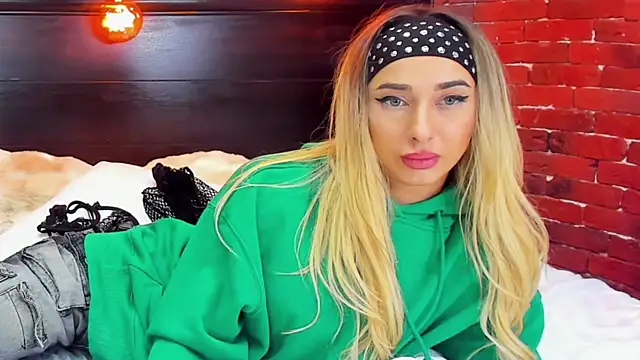 ChristynaRoss's Stripchat show and profile