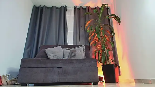 aliciawonderxx (F young) - Doggy style with spanking 🍑