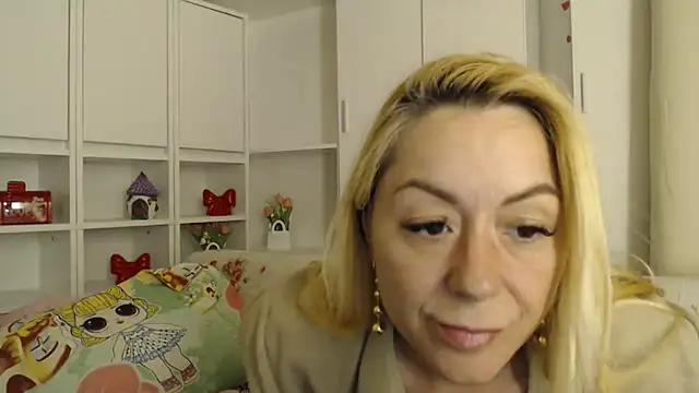 _karolynesyera_ - _karolynesyera_'s free webcam - UK Sex Cams