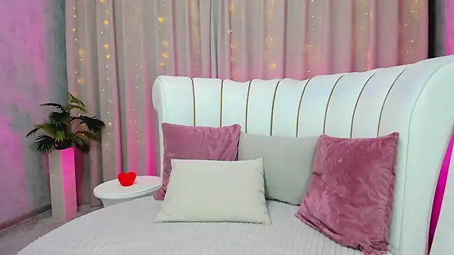 _sunpuddle (F milf) - pinch nipples close to cam