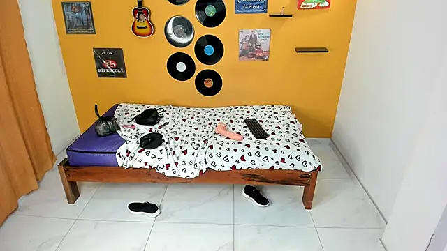 lilithevil32 (F young) - 5 Fingers in My Asshole🤌🏼👀🤯