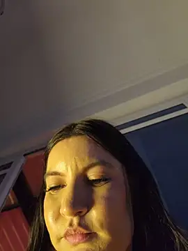 Webcam Model (Pretty_Julieta) is live