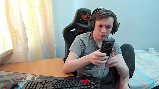 iliaskrislove - Iliaskrislove's free webcam - UK Sex Cams