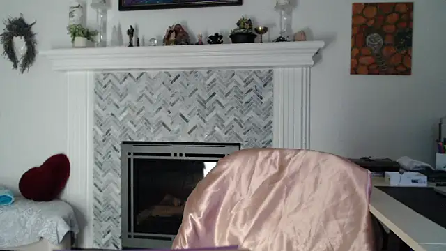 AuroraWillows's Stripchat show and profile