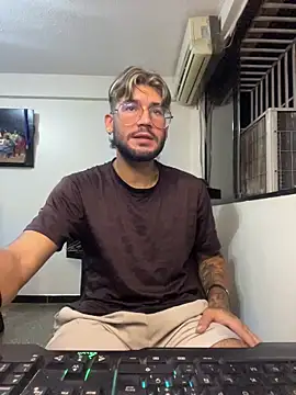 thedragonboyxxx - Thedragonboyxxx's free webcam - UK Sex Cams