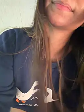 aly_golden_'s live cam