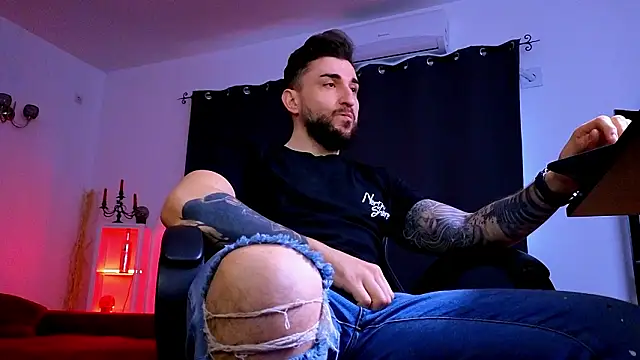 mightyaaron66 - MightyAaron66's free webcam