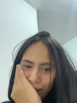 Webcam Model (CarolinaRaven) is live