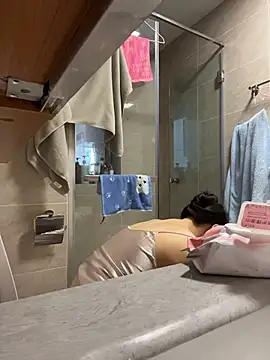 美女lucyxiaolulu在线直播