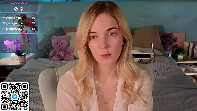 aurora_bennet (F young) - finger in ass