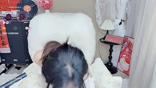 美女CeeKie在线直播