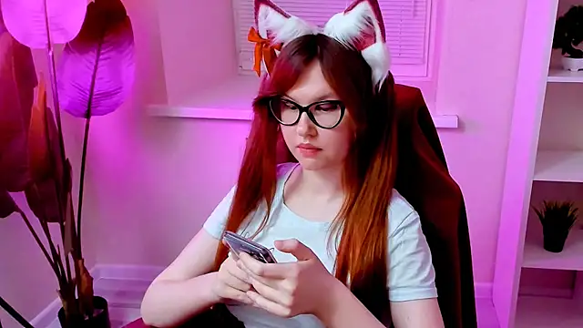 carolgiggly (F young) - Shake tits and ass