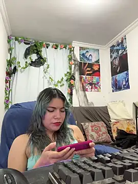 vaioletuwu (F young) - Tip to distract me (naked 5min)