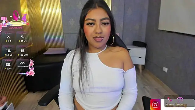laulin_tay (F teen) - GLASS DILDO ANAL🤭🔥