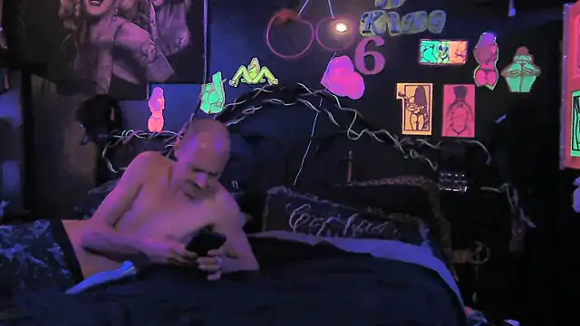 splash_queen420 (Ask my age) - Flash these big titties