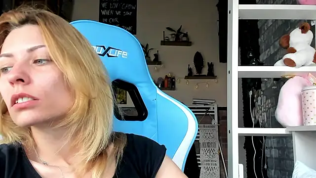 karo123421 (F young) - garage workshop furniture