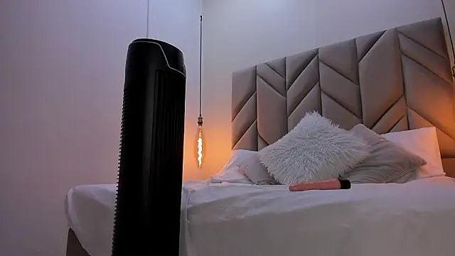 sabrinavantress (F milf) - play with my boobs