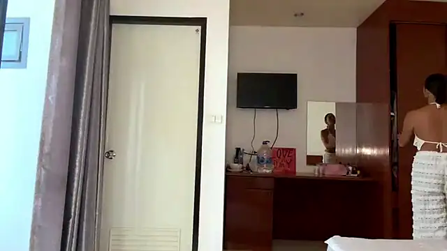 kamila_18_french (F young) - Touch my legs so sexy