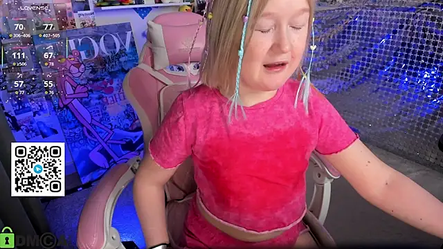 sara_robinson (F young) - dancing with a naked back