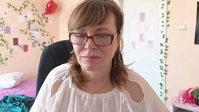 miss_moren (Ask my age) - что то просвечивает сквозь рубашку