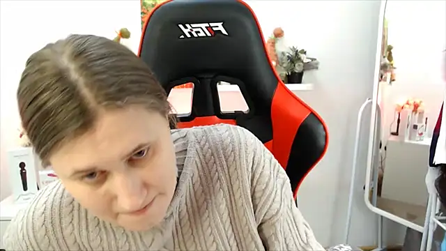 lucky_lana (Ask my age) - tease my pussy good