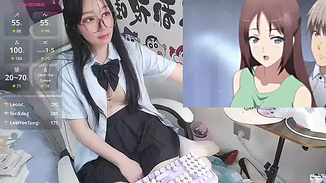 angela-amy (F young) - 看不惯就滚啊，我床单都铺好了      半脱裤裤打pp