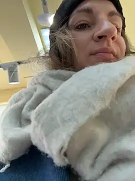 evvamur (F young) - naked under a coat 💕🧚‍♀️🫶