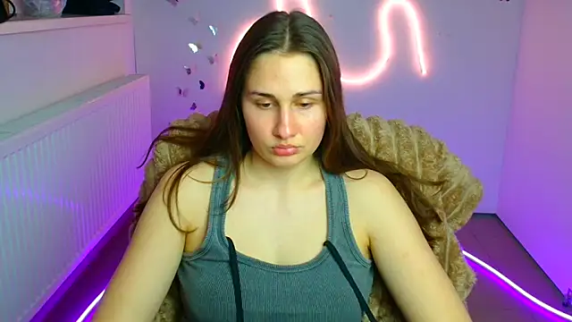 stefanie_sweet (F teen) - spanking on the butt