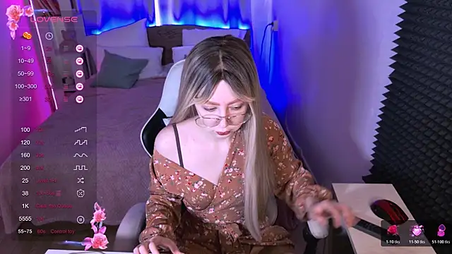 sofiisun (F young) - suck a finger looking into the camera