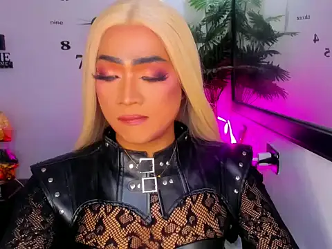 gwenngoddess (T young) - OBEY YOUR QUEEN BITCHES