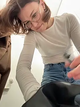 rinacat (F young) - Naked 10 min+ass tease
