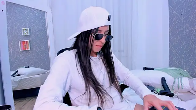 viictoriiasaenz (F young) - slow naked 🔥