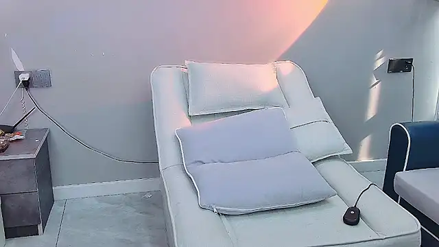 美女yue-77在线直播