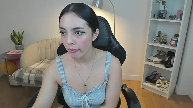 _bellaevans_ (F young) - squirt and anal