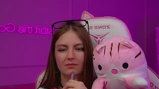 sofiasarvain (F teen) - zoom on the butt