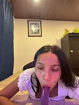 Webcam Model (Eve_Ritz)  is live.Free join now!