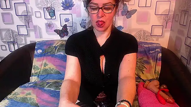 milfsexy (F milf) - suck  didlo   spit play    finger asshol