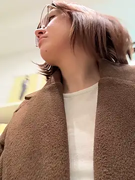 rinacat (F young) - Naked 10 min+ass tease