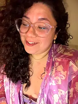 Webcam Model (VanesssaMilf_)  is live.Free join now!