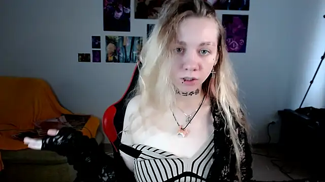 nica_kawaii - Nica_Kawaii's free webcam - UK Sex Cams