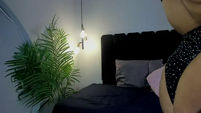 amaranoir- (F young) - oiled ass