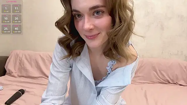 puragrant (F teen) - Hands under top, touch boobs