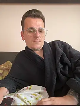 huge_cock22cm - Huge_cock22cm's free webcam - UK Sex Cams