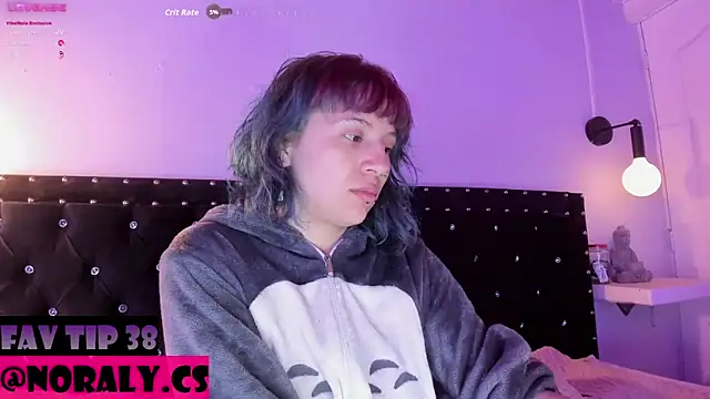 hey_noraly (Ask my age) - BOOBS OUT+CONTROL TOYS