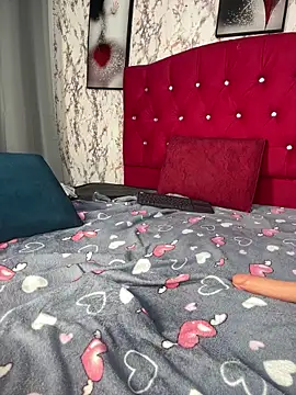 Webcam Model (Larissa_Antonella)  is live.Free join now!