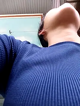 Webcam Model (Pretty-haert) is live