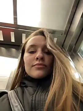 kishamur (F young) - Naked closeup show