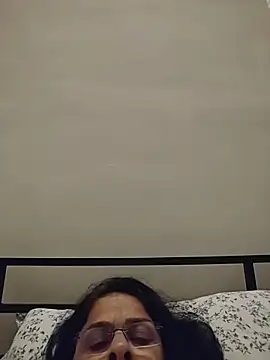 NakedMILFx's Stripchat show and profile