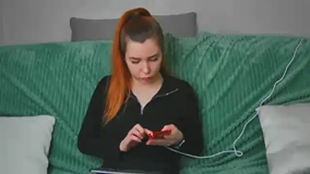 elllanuar (F young) - Sucking a dildo