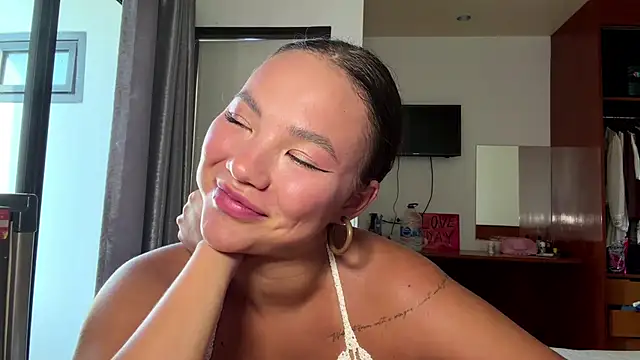 kamila_18_french - Kamila_18_french's free webcam - UK Sex Cams